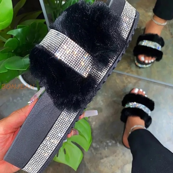 Fur Rhinestone Slippers 😍🔥 - Picture 3 of 6